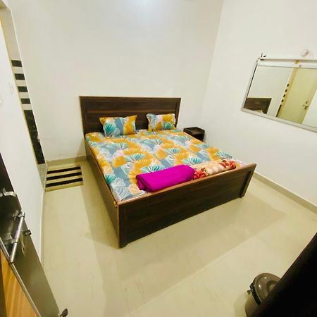 Nirupam Sadan Homestay Vrindāvan Extérieur photo