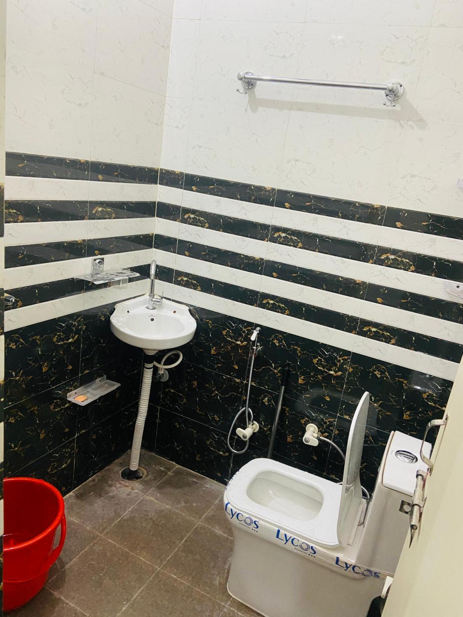 Nirupam Sadan Homestay Vrindāvan Extérieur photo