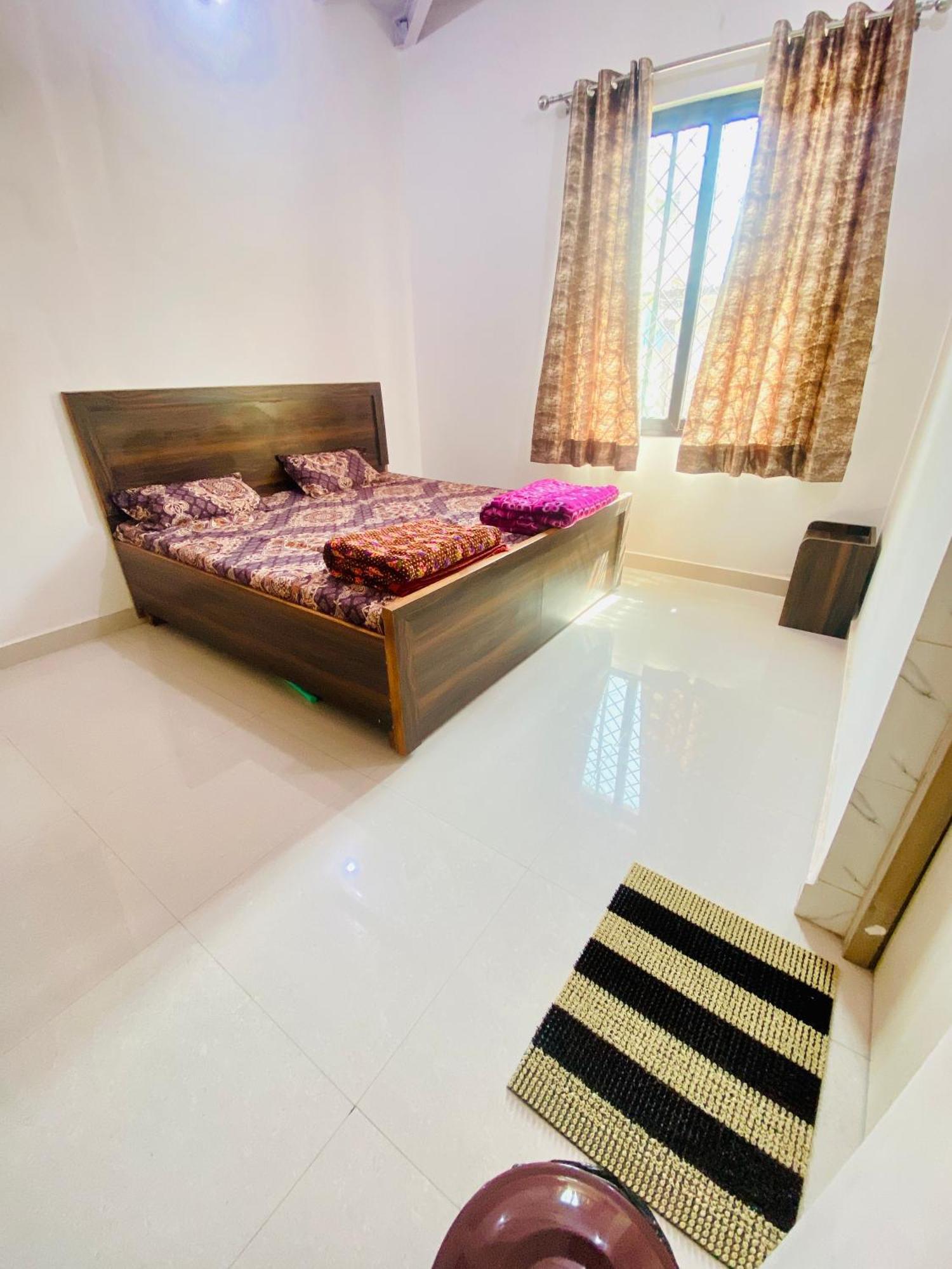 Nirupam Sadan Homestay Vrindāvan Extérieur photo